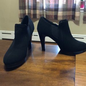 Black high heels - suede